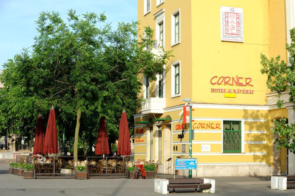 Corner Hotel & Kávéház Dunaújváros Exterior foto